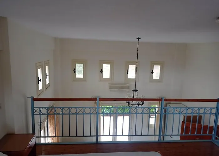 La Luna Apartments